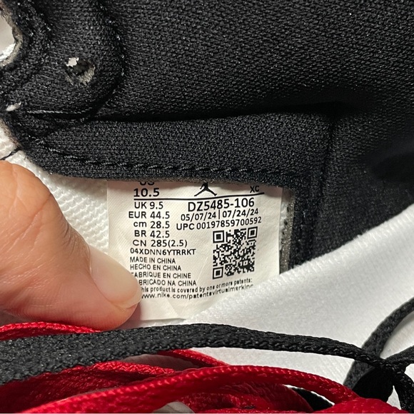 NEW Nike Air Jordan Retro 1 High OG Black Toe Reimagined DZ5485-106 Mens Sz 10.5 - Picture 4 of 8